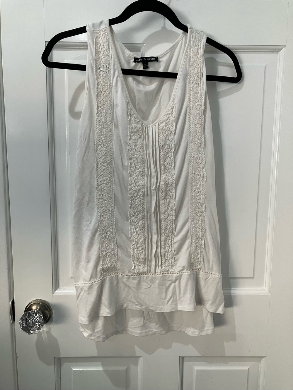 Cable & Gauge White Sleeveless V-Neck Tank